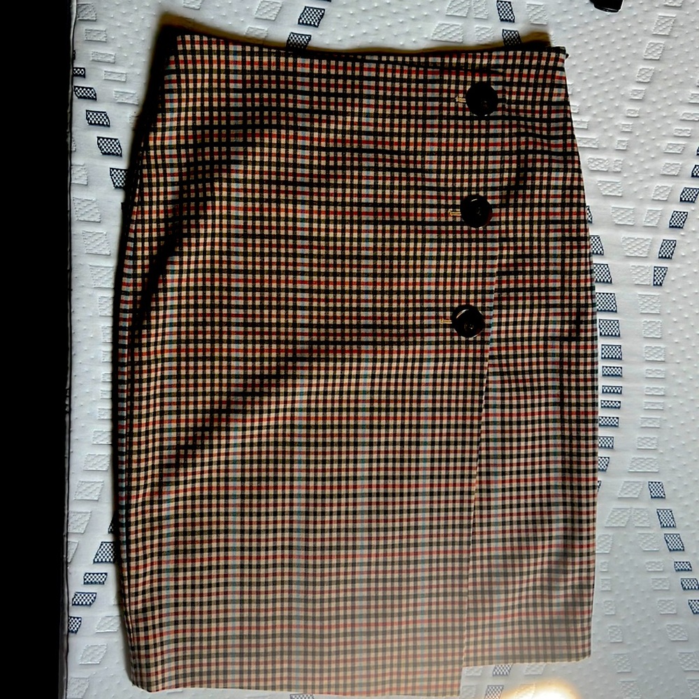 NWT Ann Taylor MIDI Skirt. Size 6